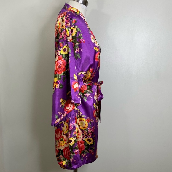 SHINY SATIN POLYESTER Robe in Purple with Vibrant Flowers 🌺🌸 💐 - Picture 7 of 11